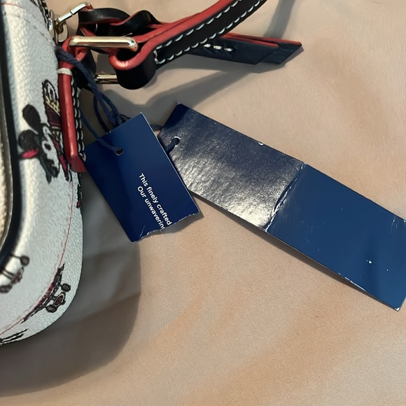 Dooney & Bourke - rare “Germany” design camera bag - Never used! $185!! - Picture 3 of 10